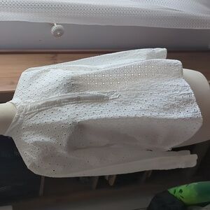 🔹 Madewell Cotton Eyelet Popover Top